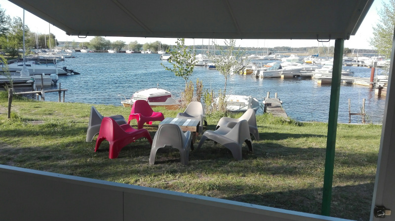 Le Fanum ombrage Terrasse du Restaurant Le Fanum à Sanguinet au bord du lac